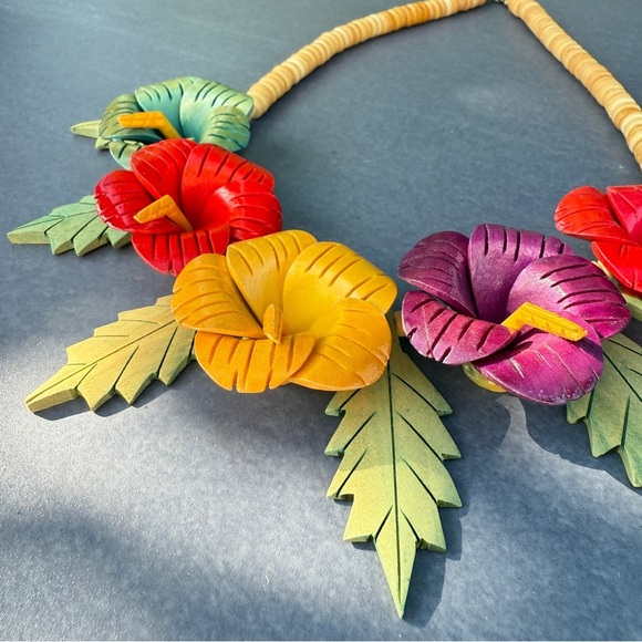 Stunning Tropical Hibiscus Floral Statement Necklace - Handcarved Wood - Picture 3 of 17
